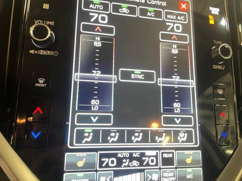 Used 2023 Subaru Ascent Premium AWD/4WD image 7