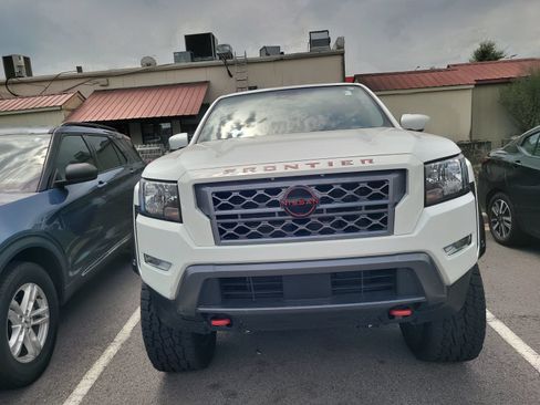Used 2023 Nissan Frontier SV w/ SV Convenience Package AWD/4WD image 2