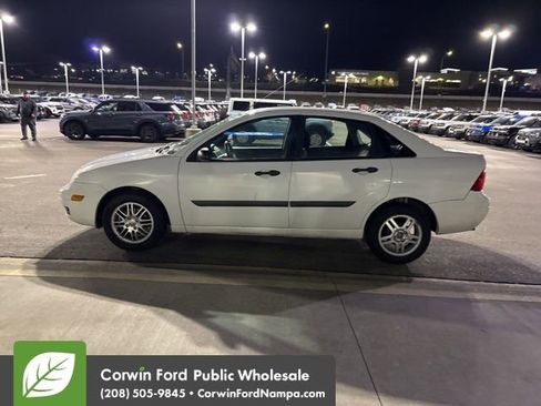 Used 2007 Ford Focus SES image 4