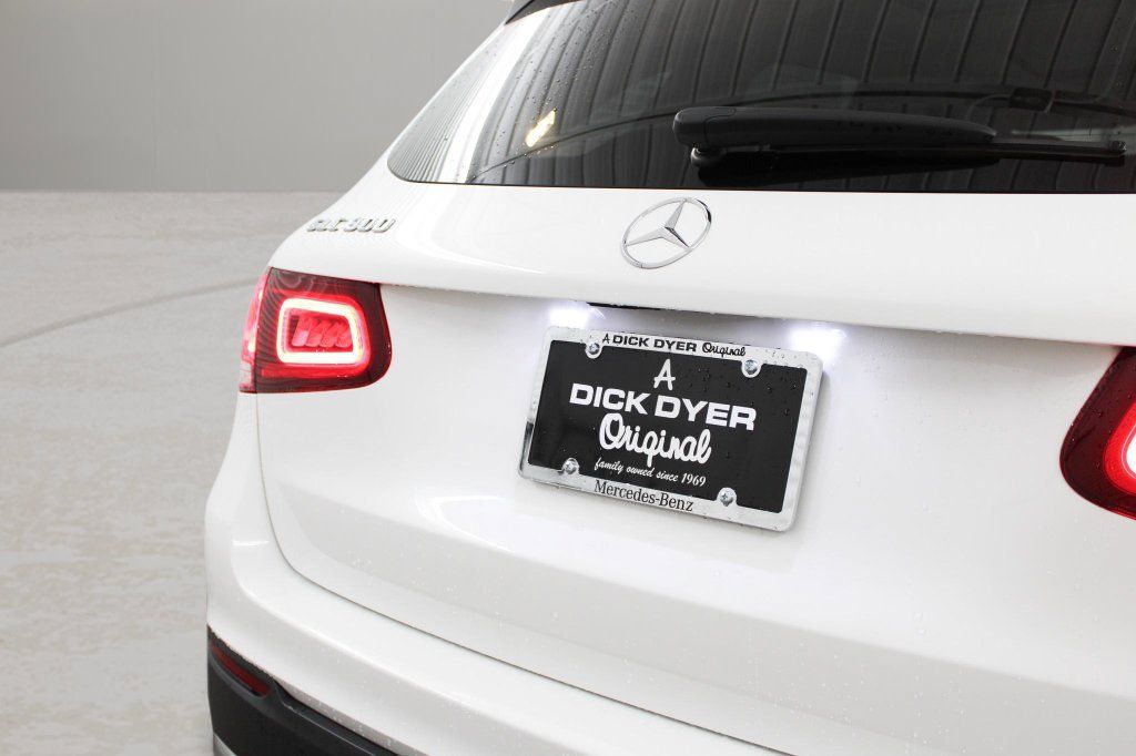 Used 2022 Mercedes-Benz GLC 300 image 32