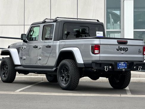 Used 2021 Jeep Gladiator Willys image 5