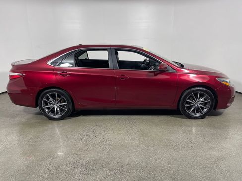 Used 2016 Toyota Camry XSE image 2