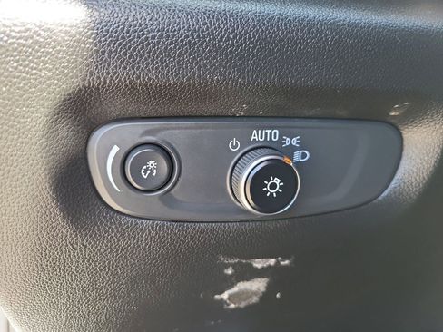 Used 2023 Chevrolet Traverse LS image 21