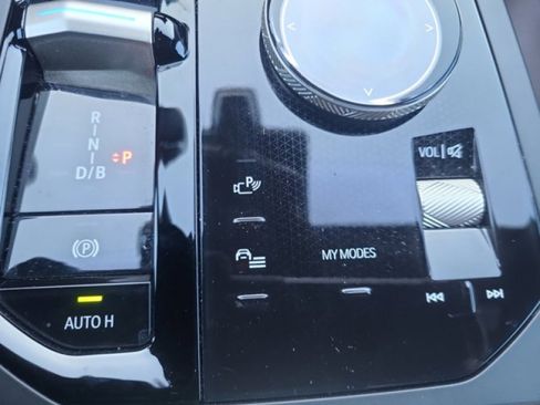 Used 2023 BMW iX xDrive50 image 29