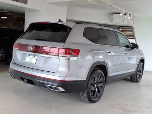 Used 2024 Volkswagen Atlas SE FWD image 4
