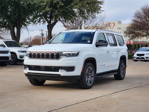 Used 2025 Jeep Wagoneer 4WD image 3