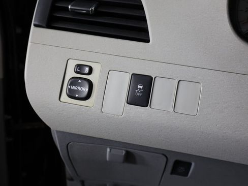 Used 2012 Toyota Sienna SE FWD image 30