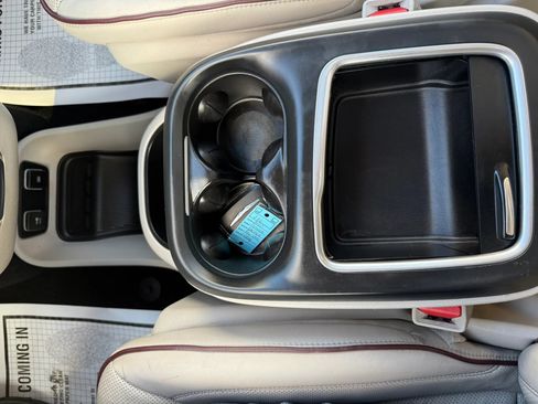 Used 2020 Chrysler Pacifica Limited FWD image 18