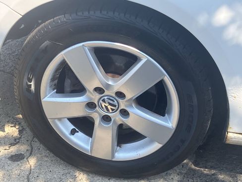 Used 2009 Volkswagen Jetta SEL FWD image 16