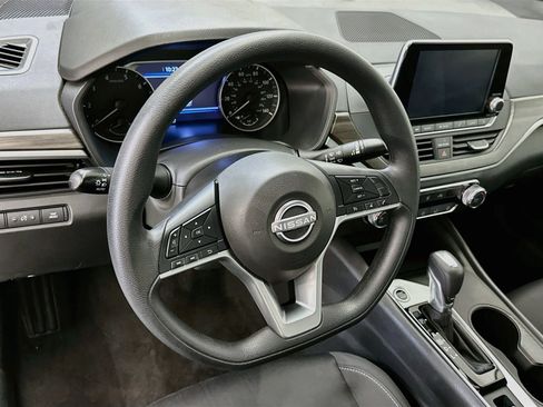 Used 2025 Nissan Altima 2.5 SV AWD/4WD image 18