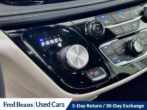 Used 2023 Chrysler Pacifica Touring-L FWD image 22