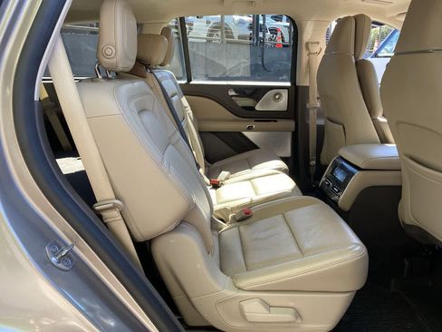 Used 2020 Lincoln Aviator Reserve w/ Equipment Group 202A AWD/4WD image 17