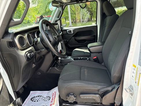 Used 2018 Jeep Wrangler Unlimited Sport AWD/4WD image 8