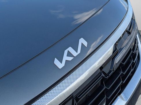 Certified 2025 Kia Seltos SX w/ SX Sunroof Package image 12