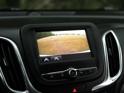 Used 2018 Chevrolet Equinox LT FWD image 14