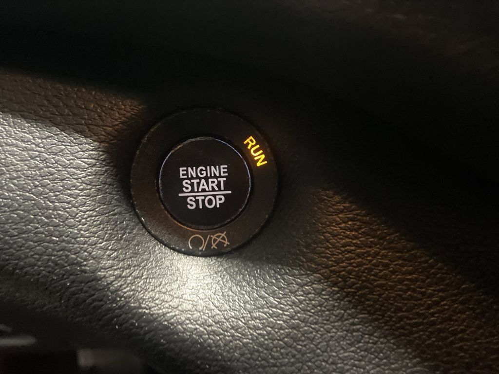 Used 2019 Jeep Cherokee Limited AWD/4WD image 17