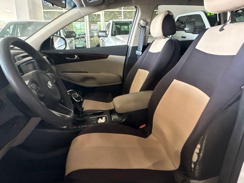 Used 2018 Kia Sorento FWD V6 image 5