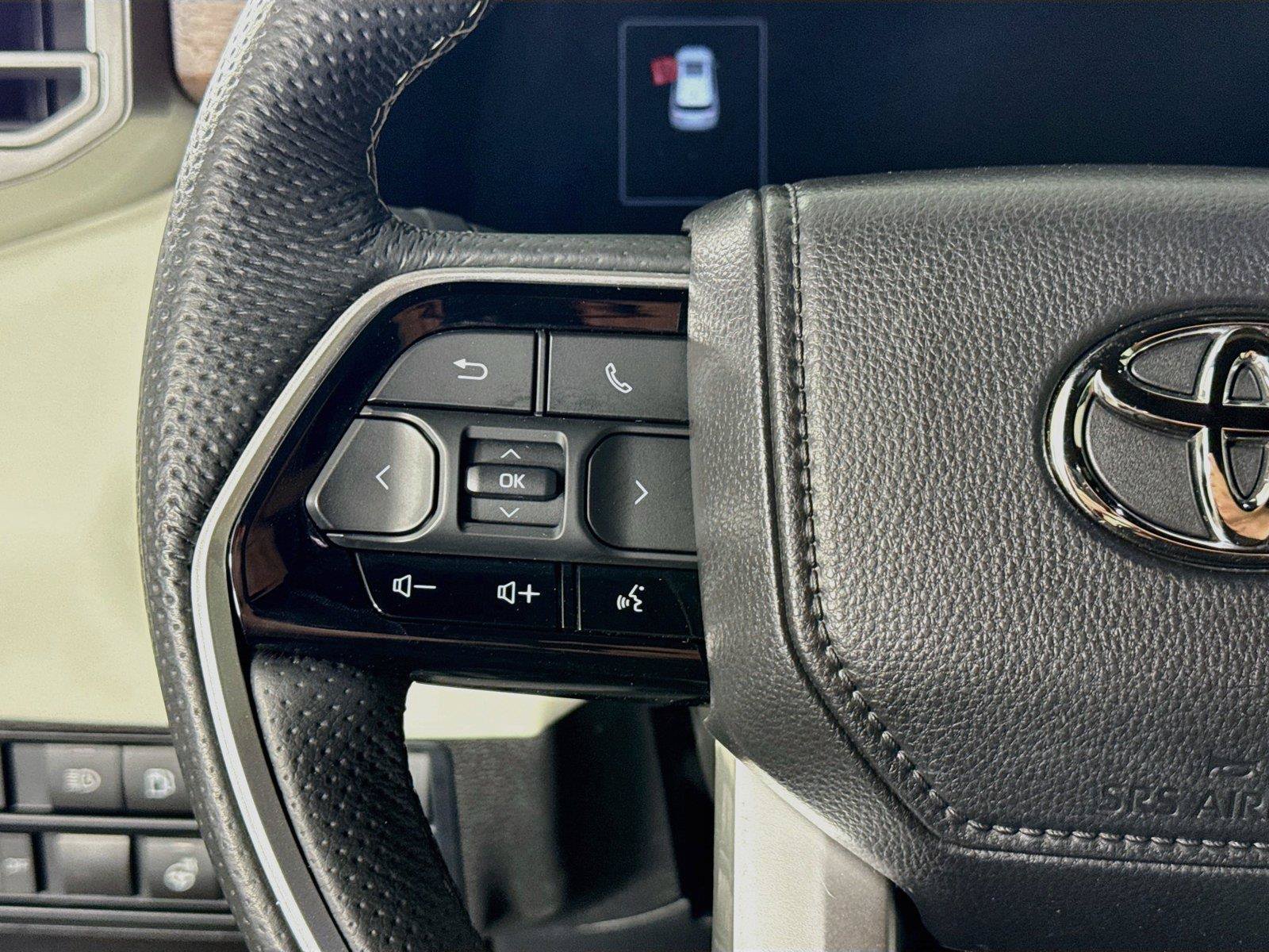 Used 2025 Toyota Sequoia Capstone AWD/4WD image 18