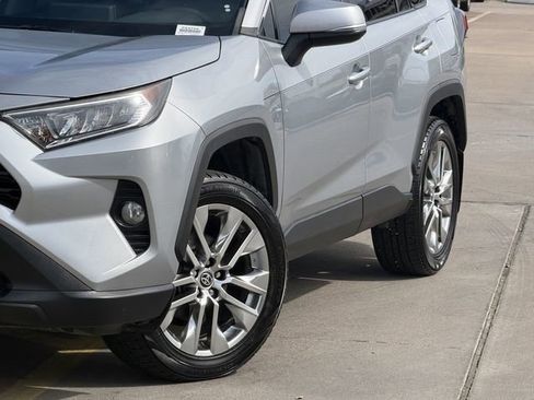 Used 2021 Toyota RAV4 XLE Premium FWD image 3