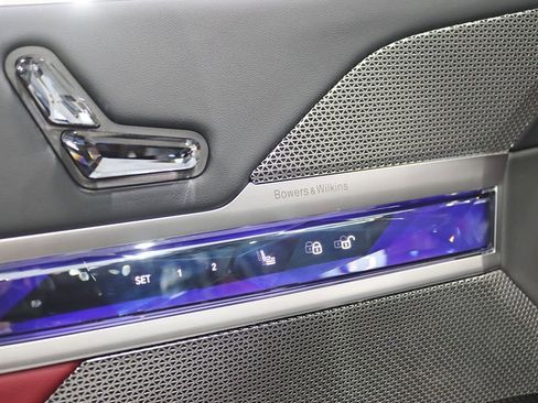 Used 2025 BMW 740i xDrive image 36