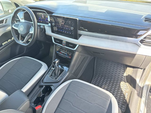 Certified 2025 Volkswagen Taos SE FWD image 34
