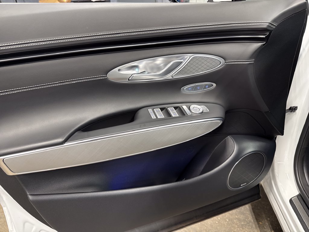 Used 2025 Genesis Electrified GV70 AWD/4WD image 16