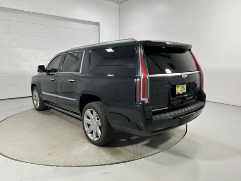 Used 2019 Cadillac Escalade ESV Premium Luxury AWD/4WD image 23