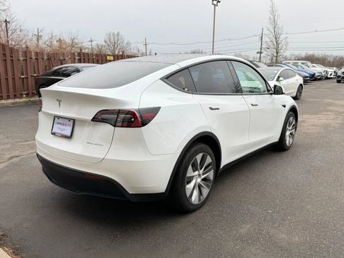 Used 2023 Tesla Model Y AWD image 5