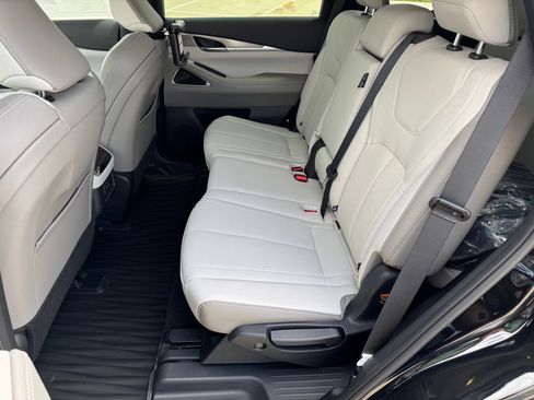 New 2027 INFINITI QX60 Luxe w/ Family Package FWD image 33
