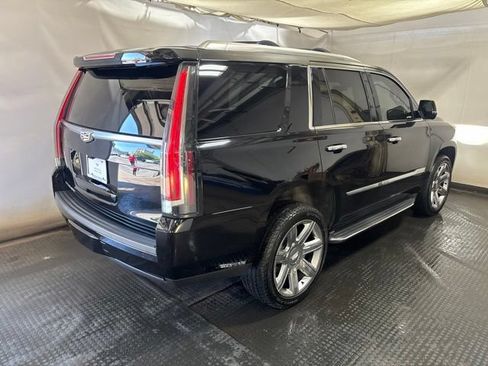 Used 2019 Cadillac Escalade Luxury AWD/4WD image 5