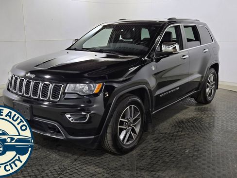 Used 2021 Jeep Grand Cherokee Limited w/ Trailer Tow Group IV AWD/4WD image 3
