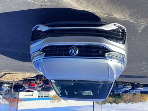 Used 2022 Volkswagen Tiguan SE R-Line image 4