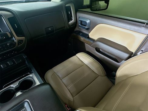 Used 2018 GMC Sierra 2500 Denali w/ Duramax Plus Package image 11