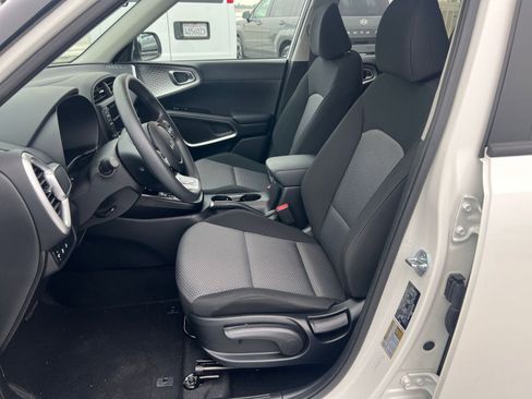 Used 2025 Kia Soul LX w/ LX Technology Package image 24