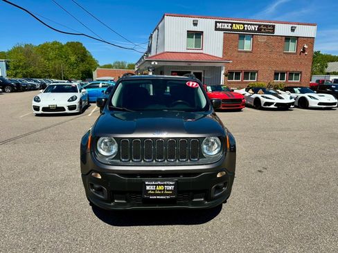 Used 2017 Jeep Renegade Latitude AWD/4WD image 2