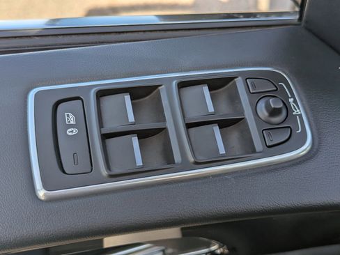 Used 2020 Jaguar F-PACE Premium image 25