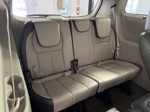 Used 2017 Kia Sedona LX w/ LX Essentials Premium Package image 18