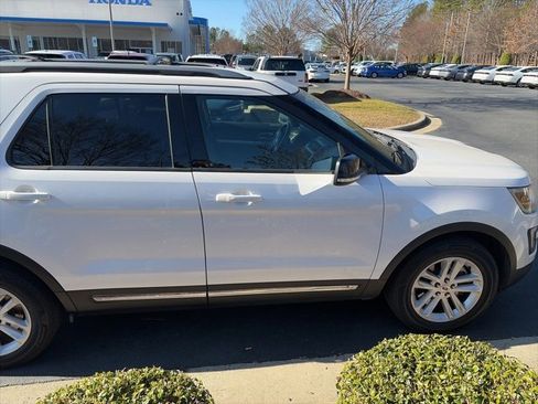 Used 2017 Ford Explorer XLT w/ Equipment Group 202A image 12