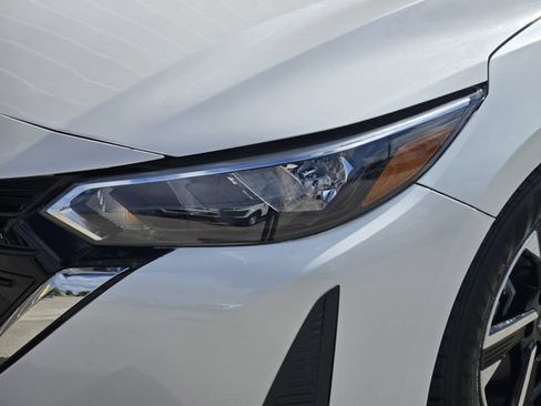 Used 2025 Nissan Sentra SV FWD image 14