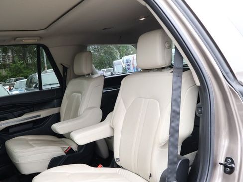 Used 2018 Ford Expedition Platinum AWD/4WD image 16