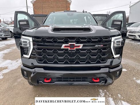 Used 2024 Chevrolet Silverado 2500 ZR2 w/ Technology Package image 34