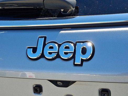 Certified 2022 Jeep Compass Latitude w/ Sun and Sound Group AWD/4WD image 34
