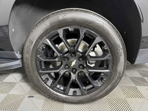 Used 2023 Chevrolet Suburban LS RWD image 17