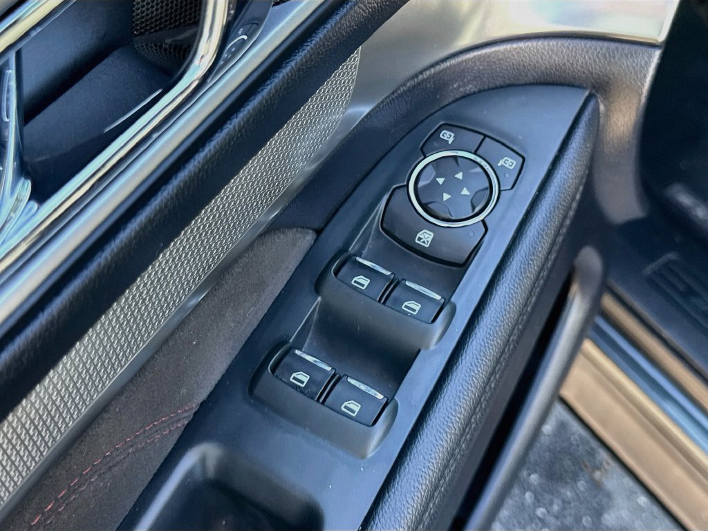 Used 2018 Ford Explorer XLT w/ Equipment Group 202A FWD image 12