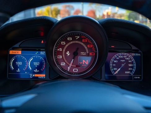 Certified 2022 Ferrari Portofino M image 39