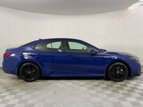 Used 2025 Toyota Camry SE FWD image 8