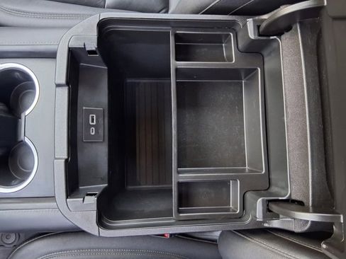 Used 2023 Chevrolet Suburban Z71 w/ Luxury Package image 15