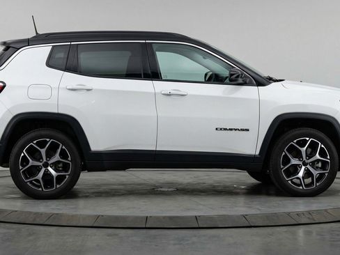 Used 2025 Jeep Compass Limited image 11