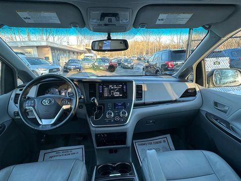 Used 2015 Toyota Sienna XLE Premium image 28
