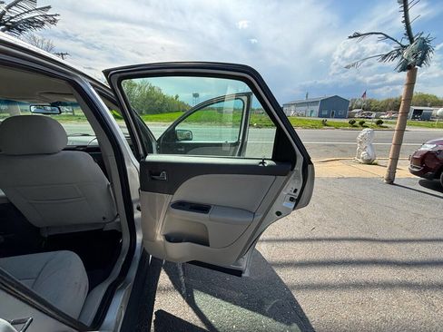 Used 2008 Ford Taurus SEL image 14